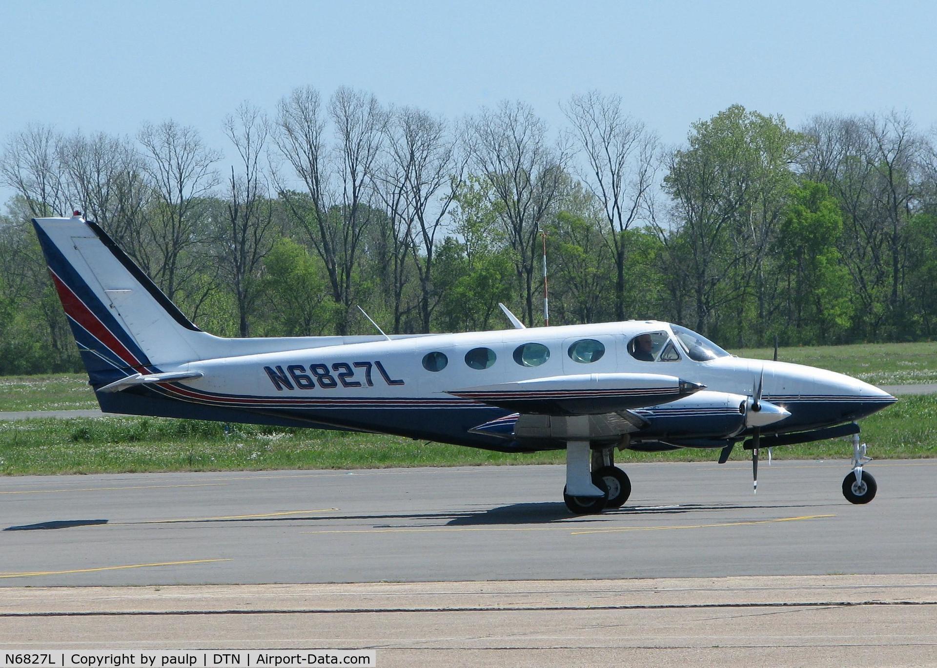 N6827L, Cessna 340A C/N 340A1219, Taxiing to park after landing at the Shreveport Downtown airport.