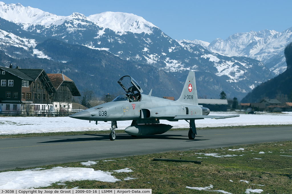 J-3038, 1979 Northrop F-5E Tiger II C/N L.1038, The great surroundings of Meiringen