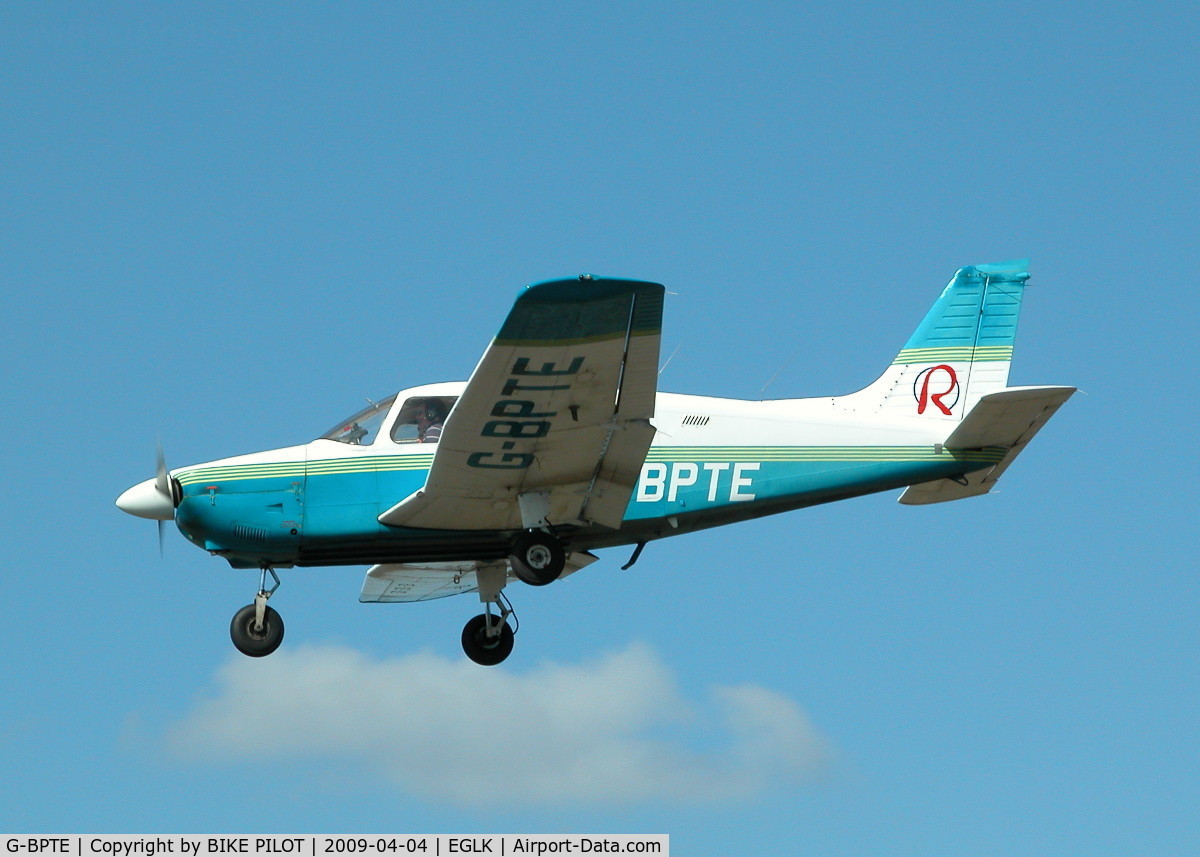 G-BPTE, 1976 Piper PA-28-181 Cherokee Archer II C/N 28-7690178, FINALS FOR RWY 25