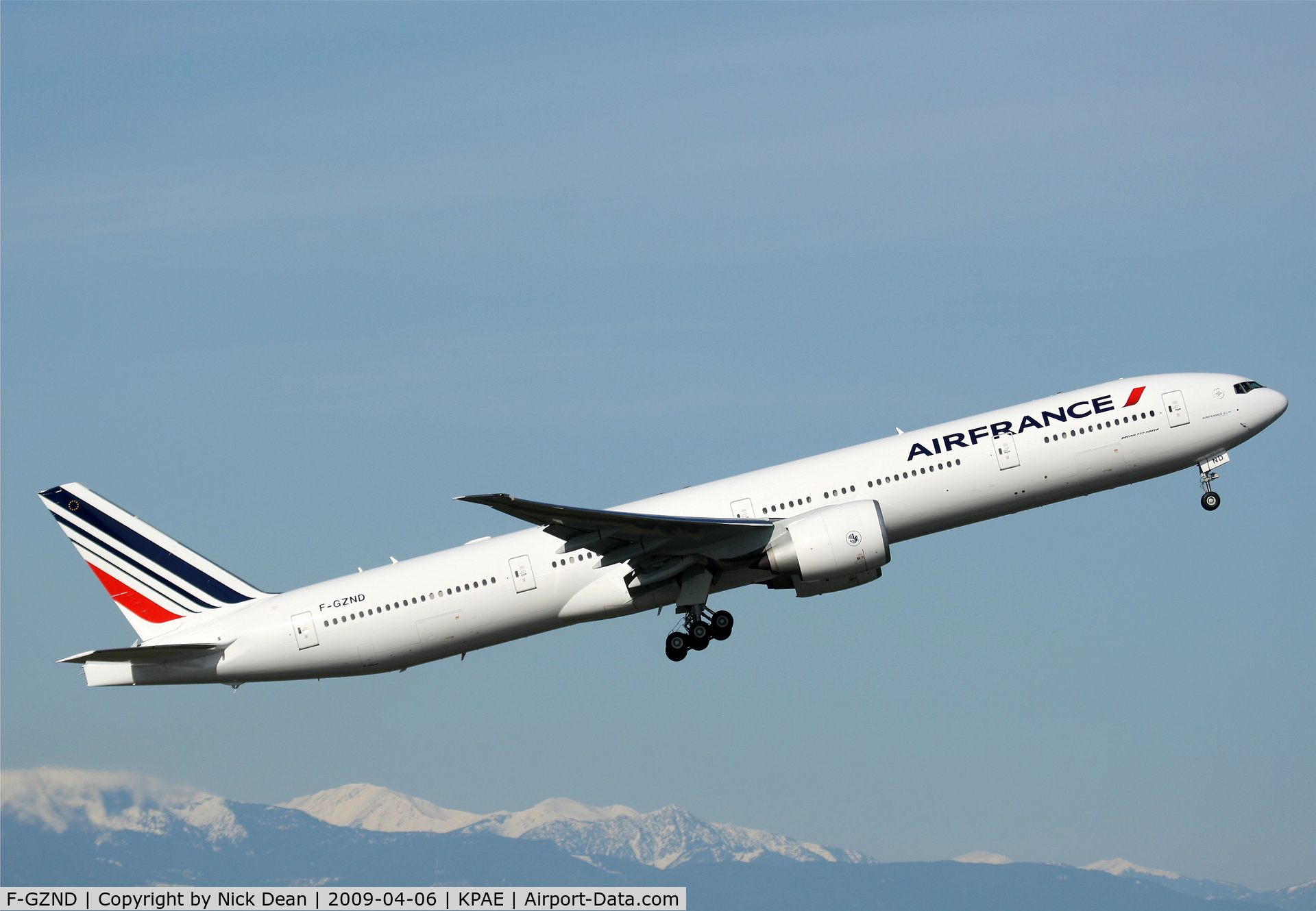 F-GZND, 2009 Boeing 777-328/ER C/N 35543, KPAE