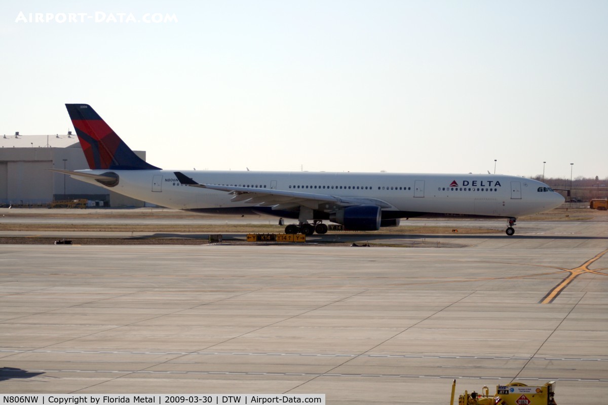 N806NW, 2004 Airbus A330-323 C/N 578, Northwest A330 wearing Delta colors