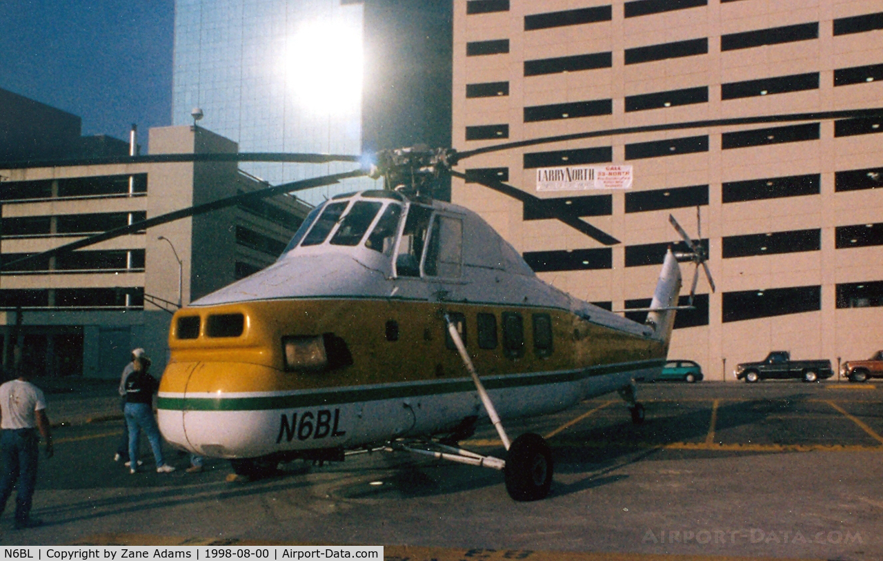 N6BL, 1962 Sikorsky S-58ET C/N 58-1567, In Downtown Fort Worth for a high rise lift project.