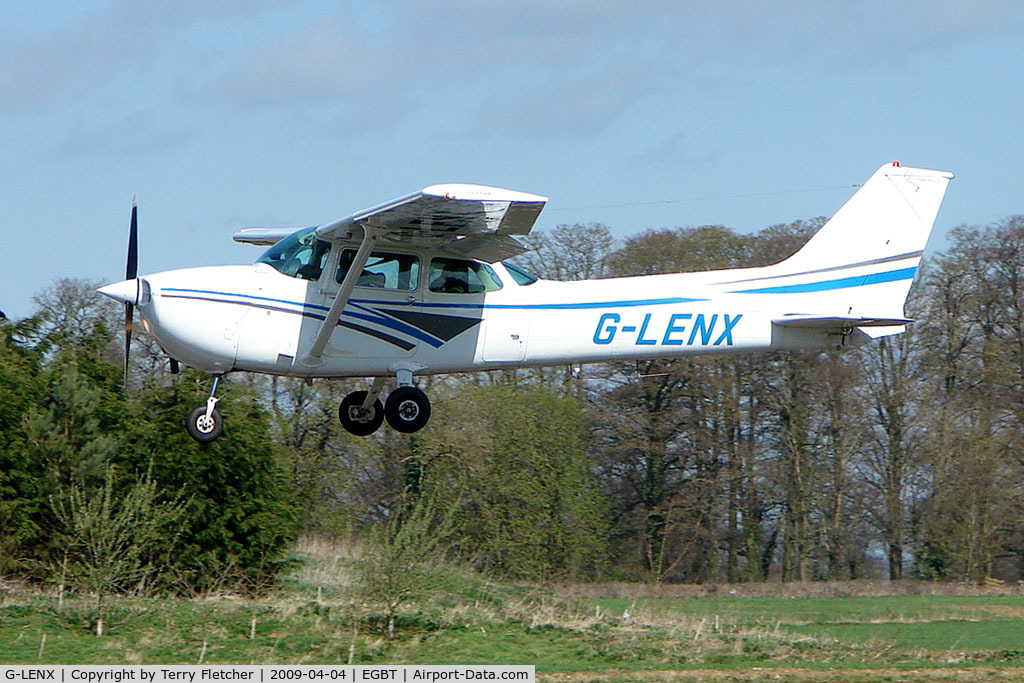 G-LENX, 1979 Cessna 172N Skyhawk C/N 172-72232, Cessna 172N landing at Turweston