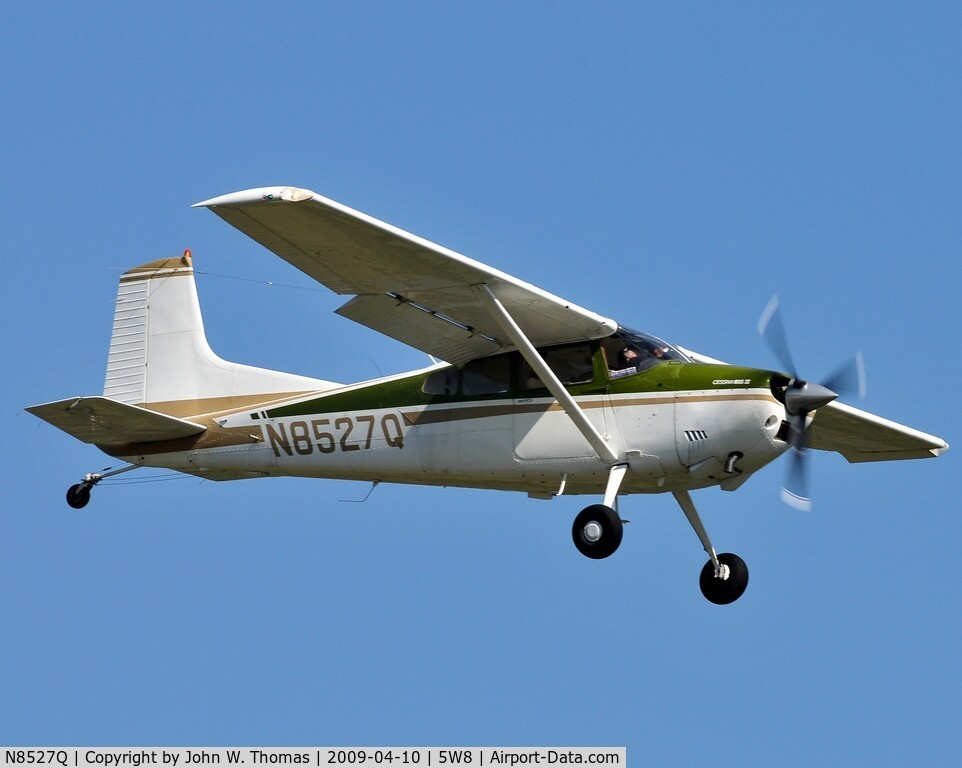 N8527Q, 1978 Cessna A185F Skywagon 185 C/N 18503726, Departing runway 22