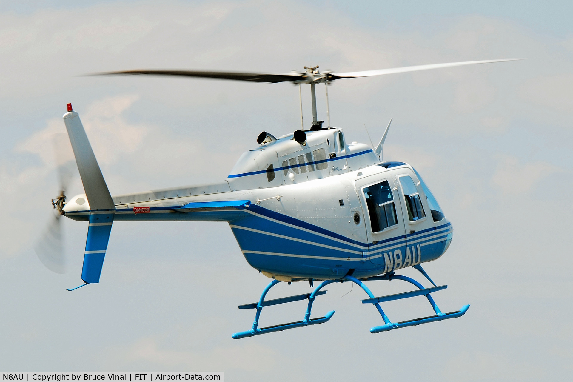 N8AU, 1990 Bell 206B C/N 4089, Colorful Bell lands at Fitchburg