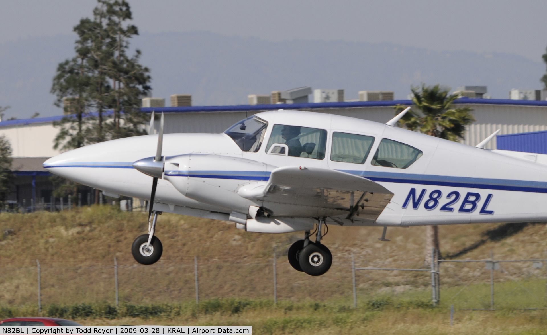 N82BL, Piper PA-23-250 C/N 27-7754049, Departing RAL on 26