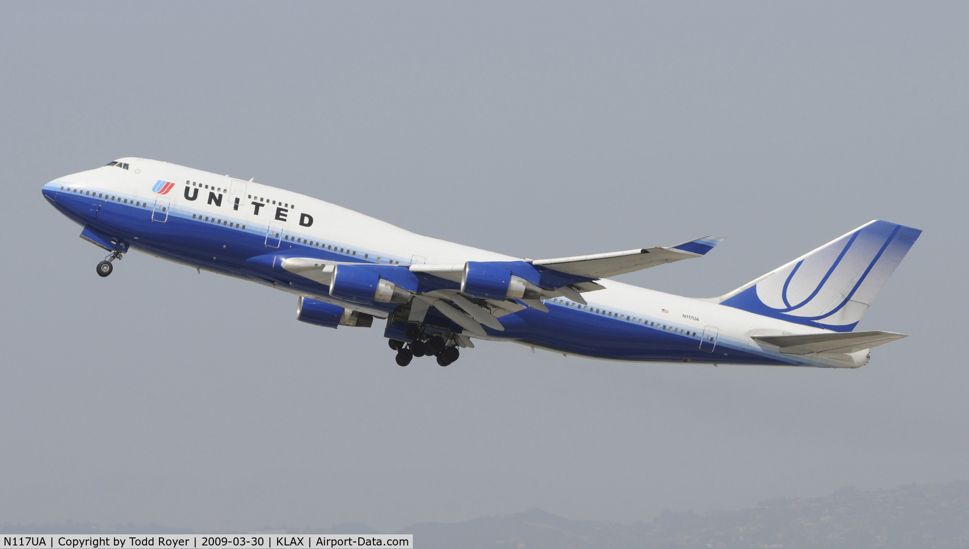 N117UA, 1999 Boeing 747-422 C/N 28810, Departing LAX on 25R