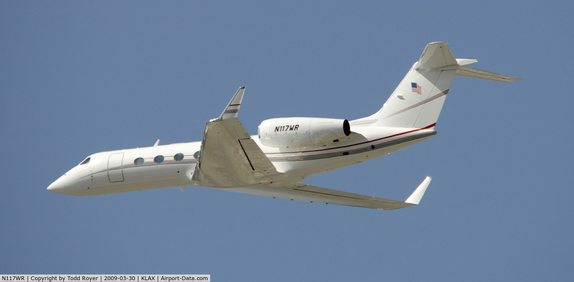 N117WR, 2005 Gulfstream Aerospace GIV-X (G350) C/N 4015, Departing LAX on 25L