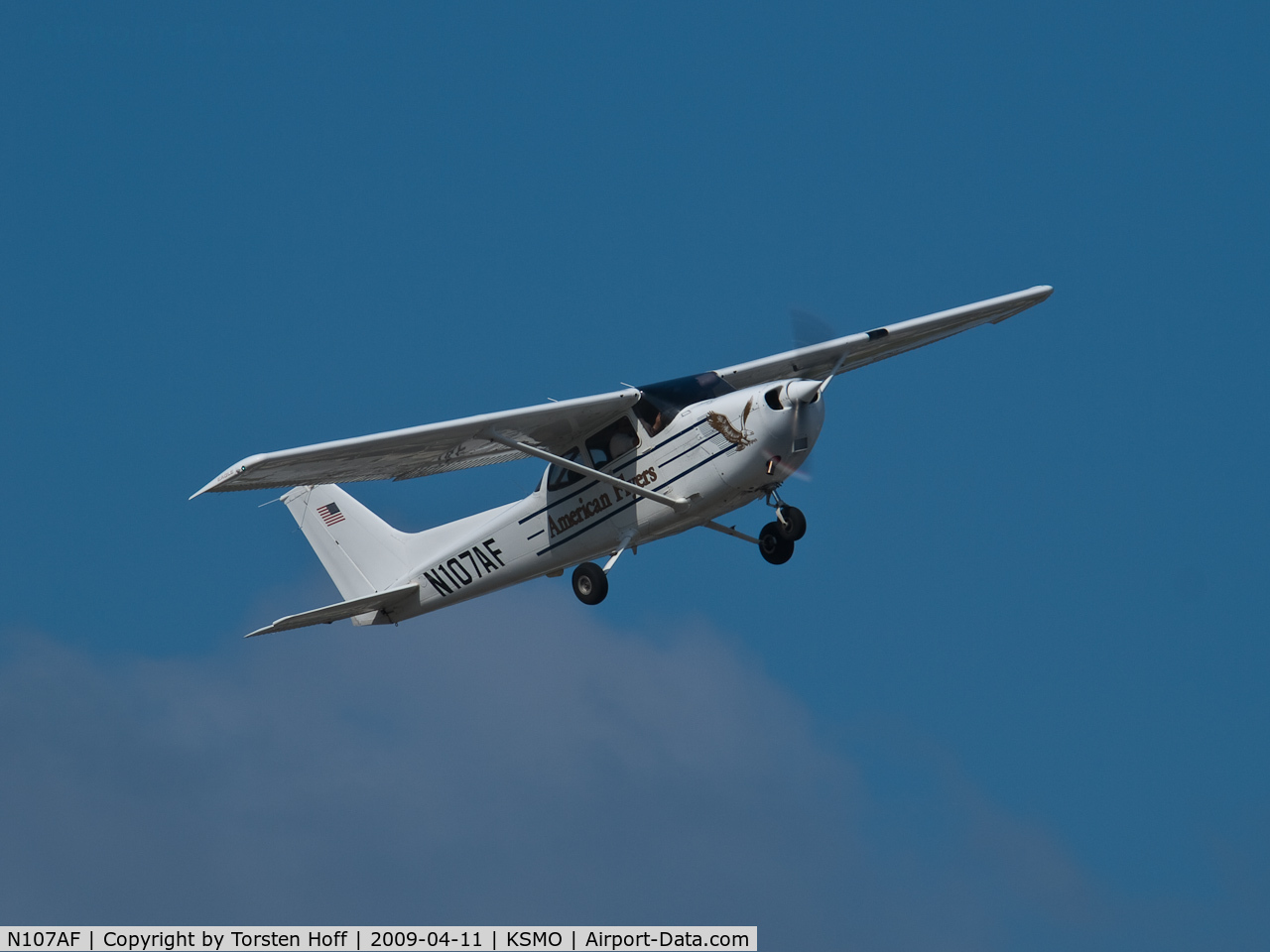 N107AF, 2001 Cessna 172R C/N 17281056, N107AF departing from RWY 03