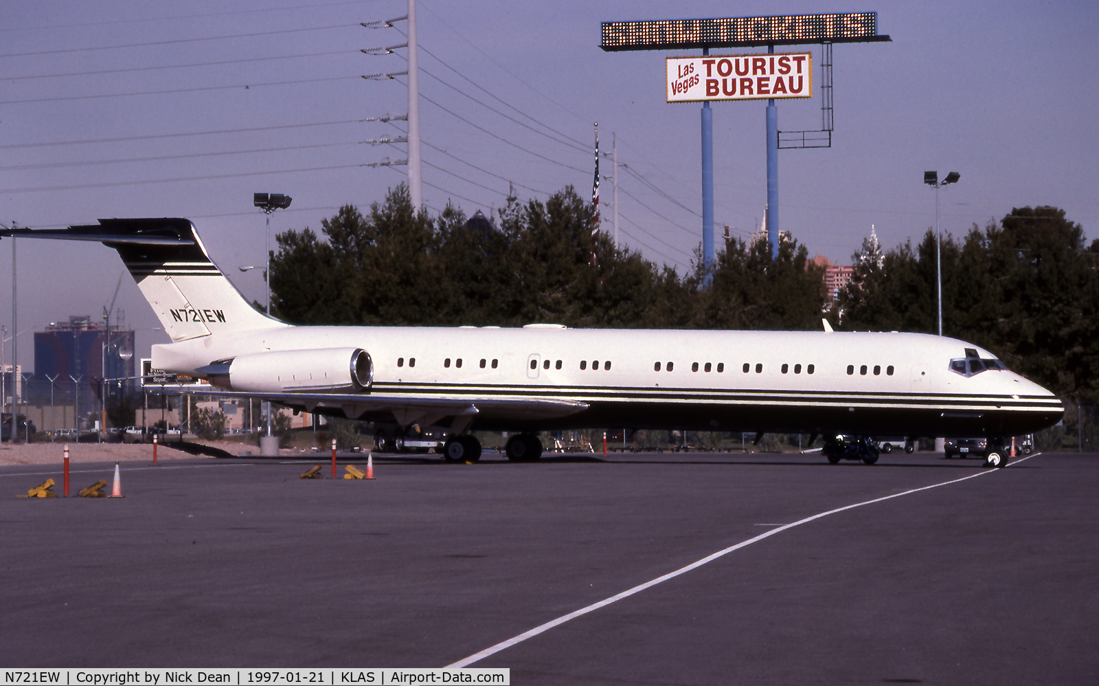 N721EW, 1989 McDonnell Douglas MD-87 (DC-9-87) C/N 49767, KLAS