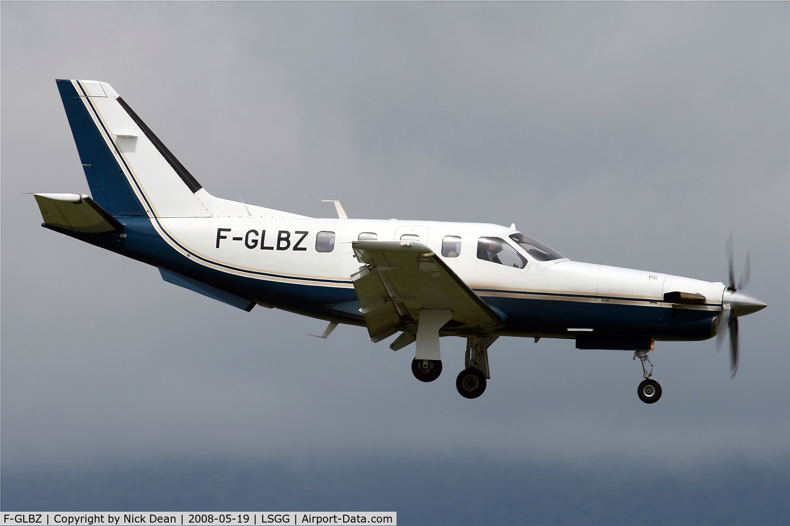 F-GLBZ, 2002 Socata TBM-700 C/N 32, LSGG