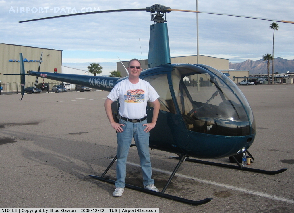 N164LE, 2001 Robinson R22 BETA C/N 3164, N164LE parked at base of tower, TUS