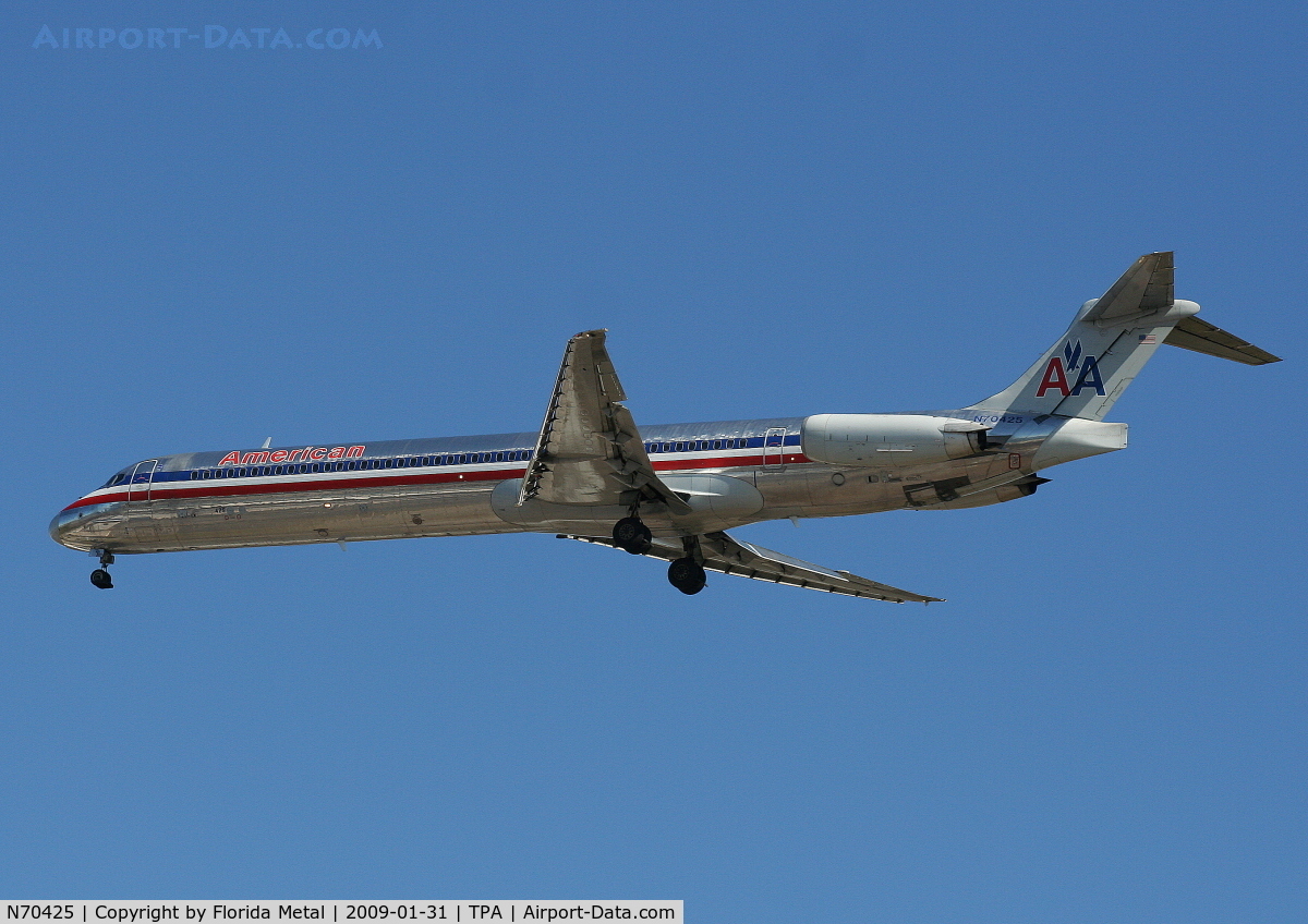 N70425, 1986 McDonnell Douglas MD-82 (DC-9-82) C/N 49337, American MD-82