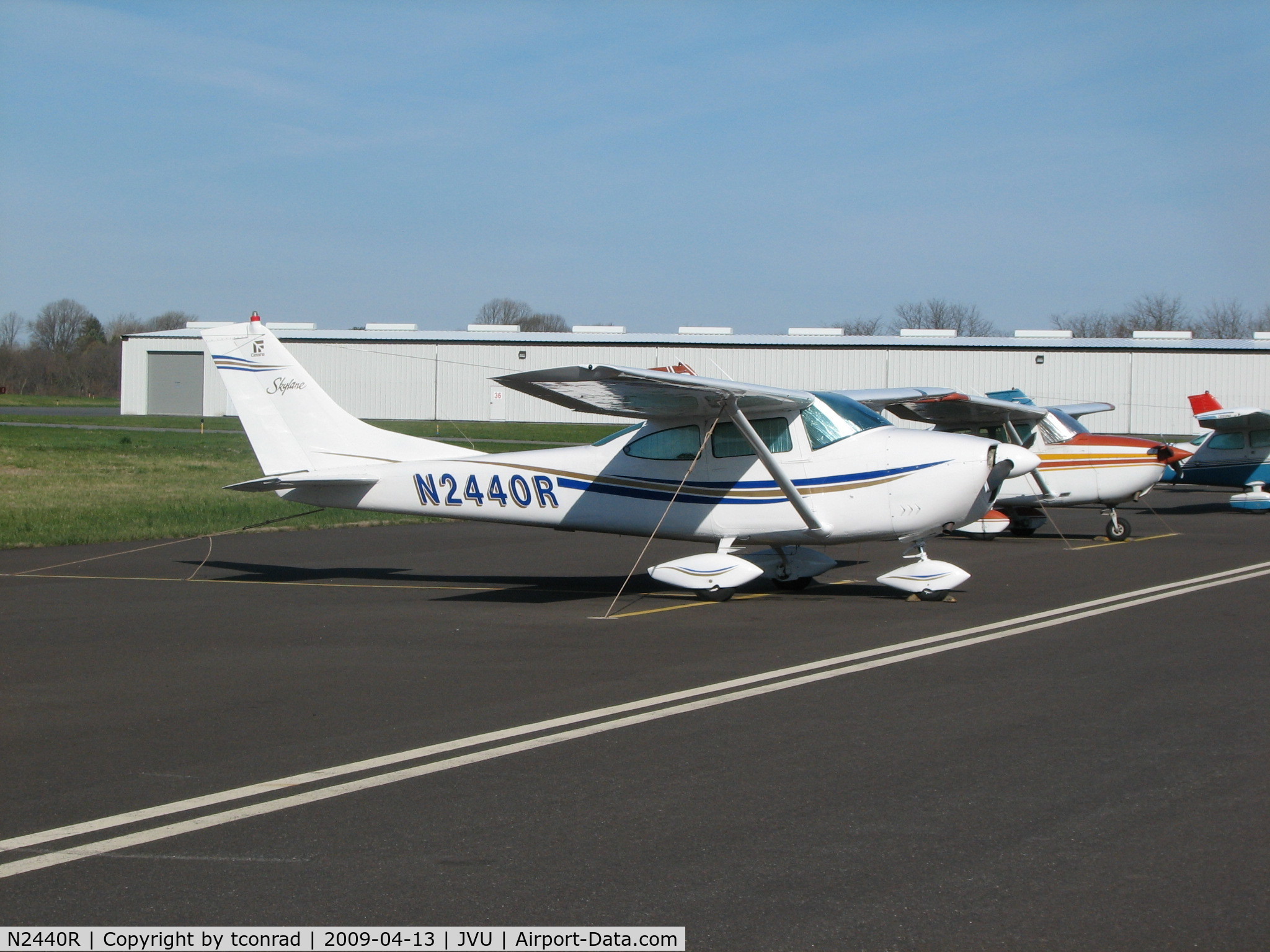 N2440R, 1964 Cessna 182G Skylane C/N 18255540, at Queen City