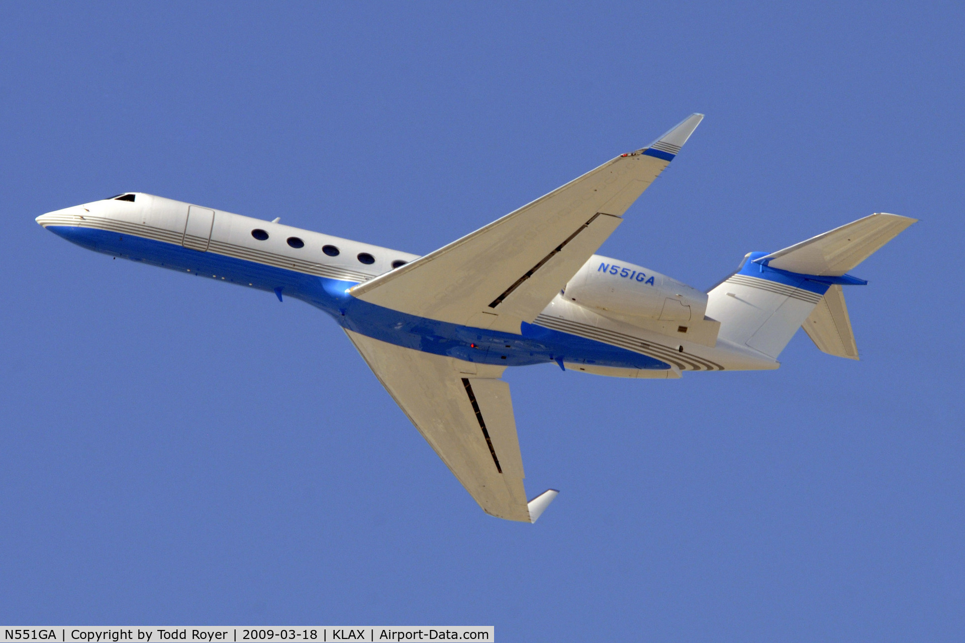 N551GA, 2000 Gulfstream Aerospace G-V C/N 606, Departing LAX on 25L