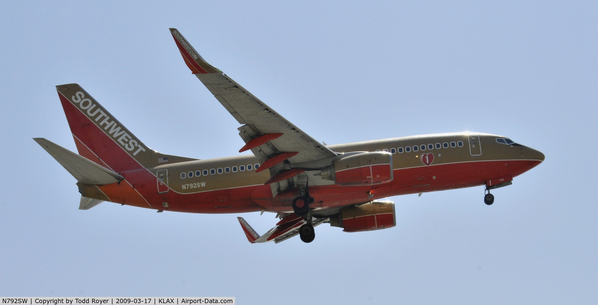 N792SW, 2000 Boeing 737-7H4 C/N 27887, Landing 24R at LAX