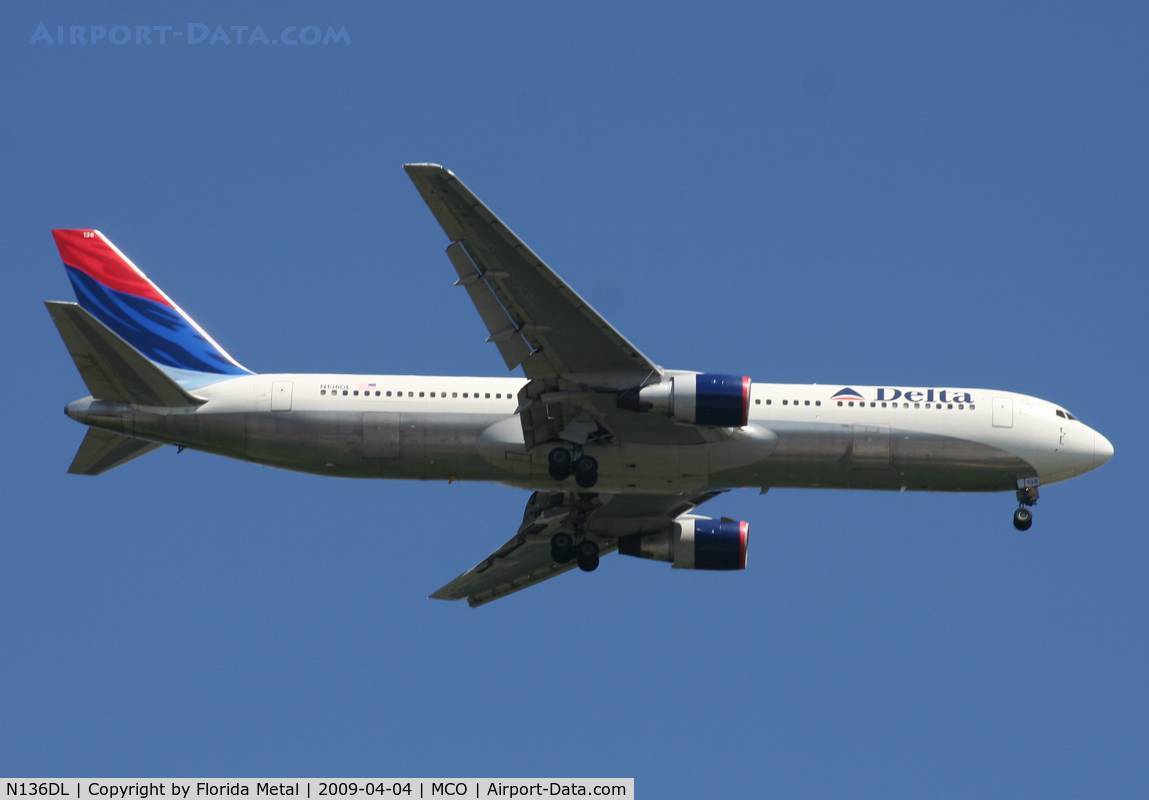 N136DL, 1991 Boeing 767-332 C/N 25146, Delta 767-300