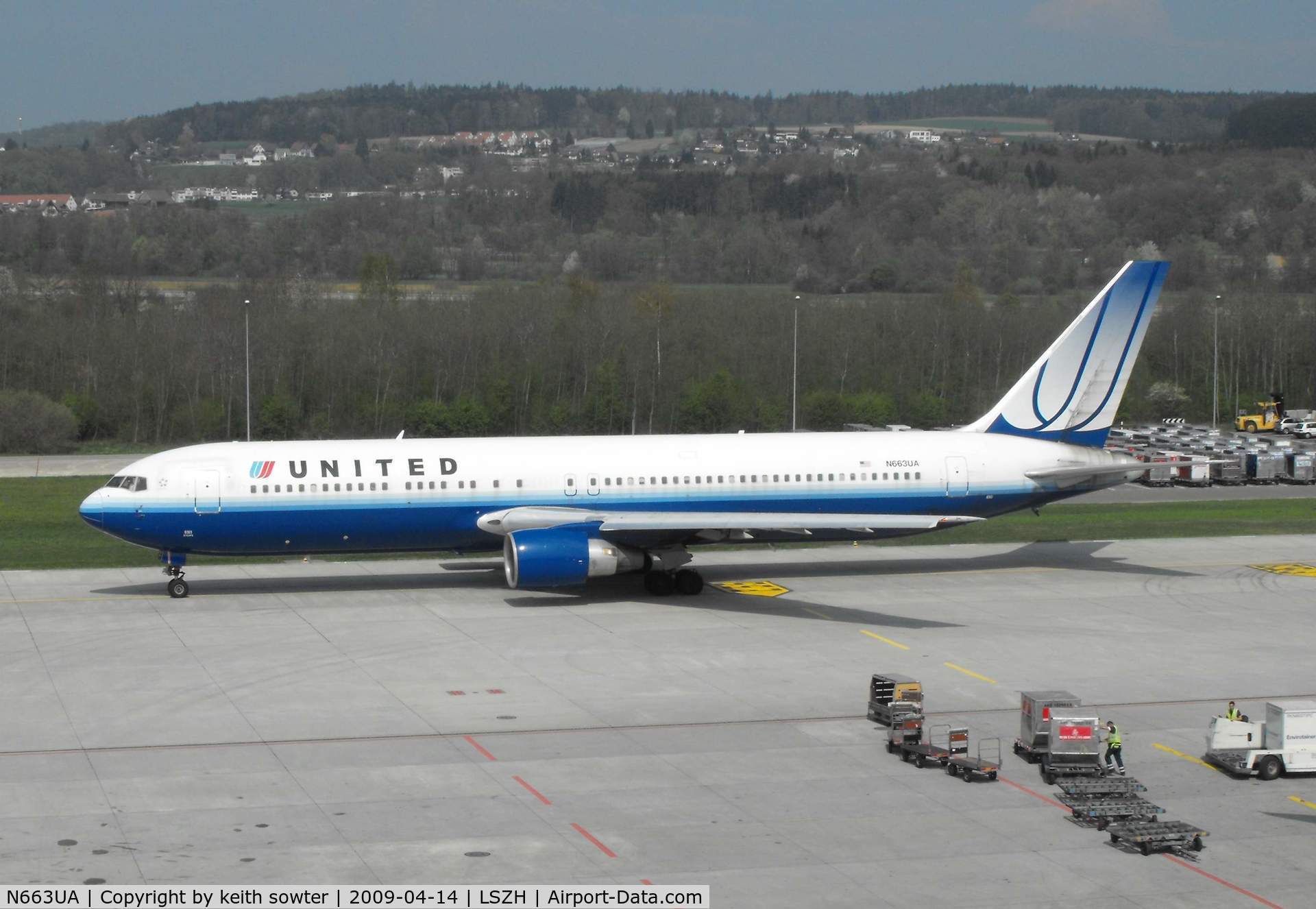 N663UA, 1993 Boeing 767-322 C/N 27160, Taken from the excellent Viewing Deck 