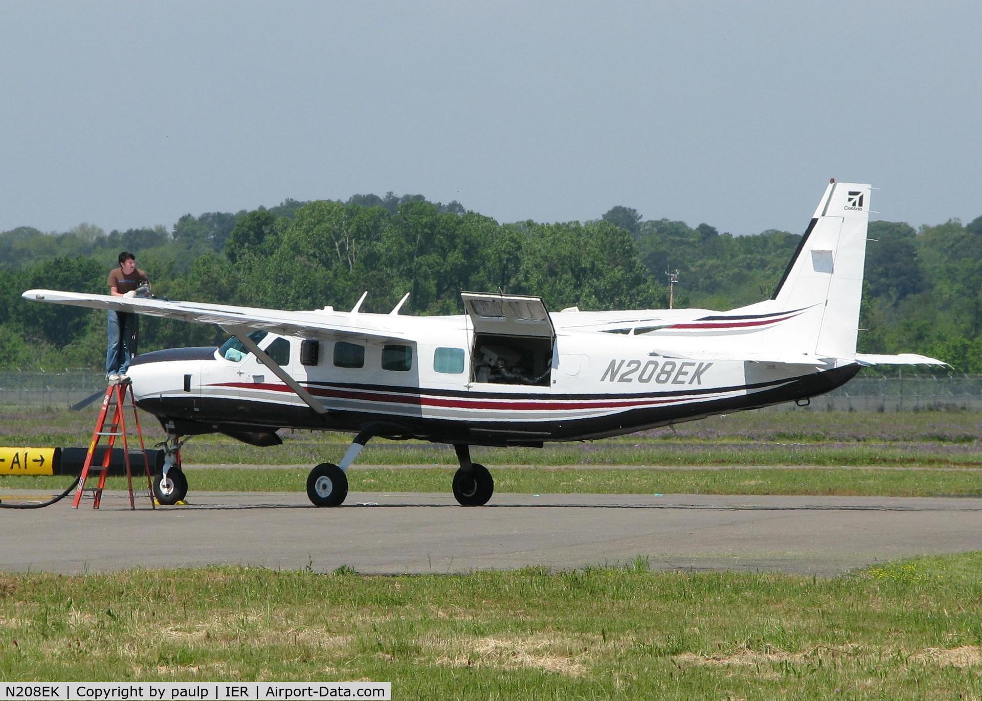 N208EK, 2003 Cessna 208B C/N 208B1015, Taking on some fuel at the Natchitoches Louisiana Regional airport.