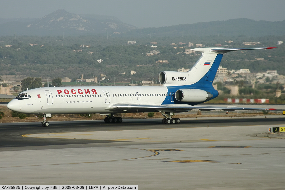RA-85836, 1998 Tupolev Tu-154M C/N 98A1018, Rossiya Tu154 taxiing to the stand at LEPA