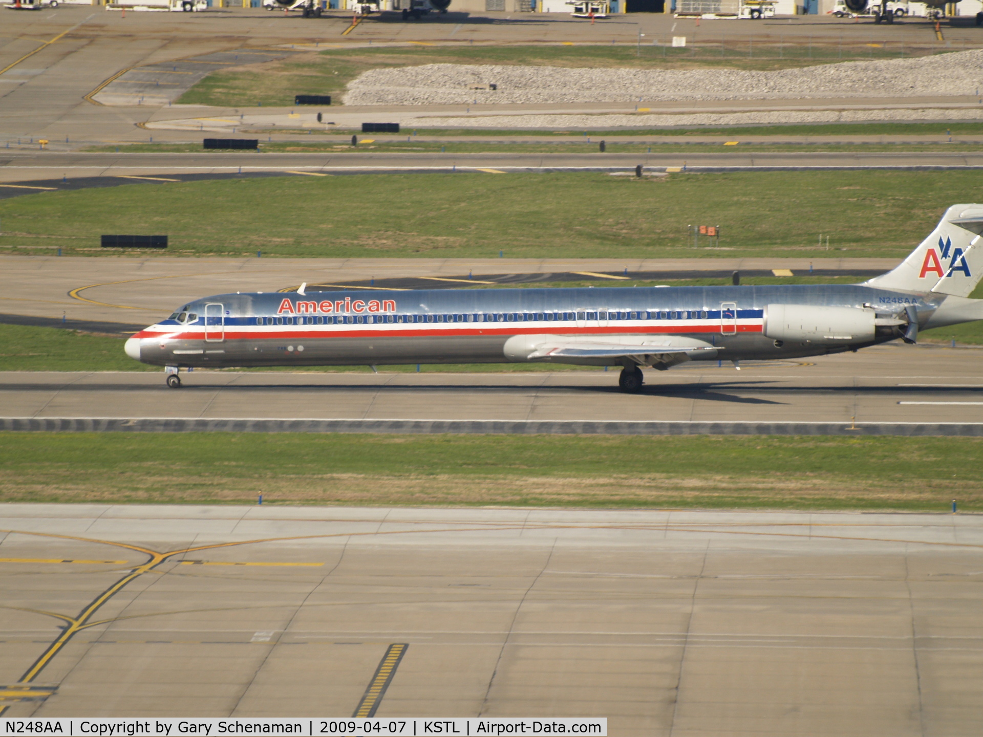N248AA, 1984 McDonnell Douglas MD-82 (DC-9-82) C/N 49259, JUST LANDED