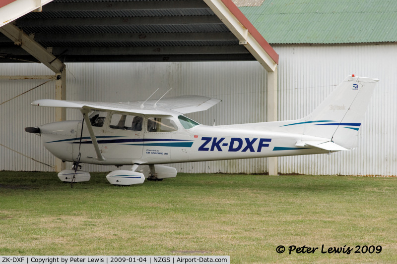 ZK-DXF, Cessna 172M C/N 17265782, Air Gisborne Ltd., Gisborne