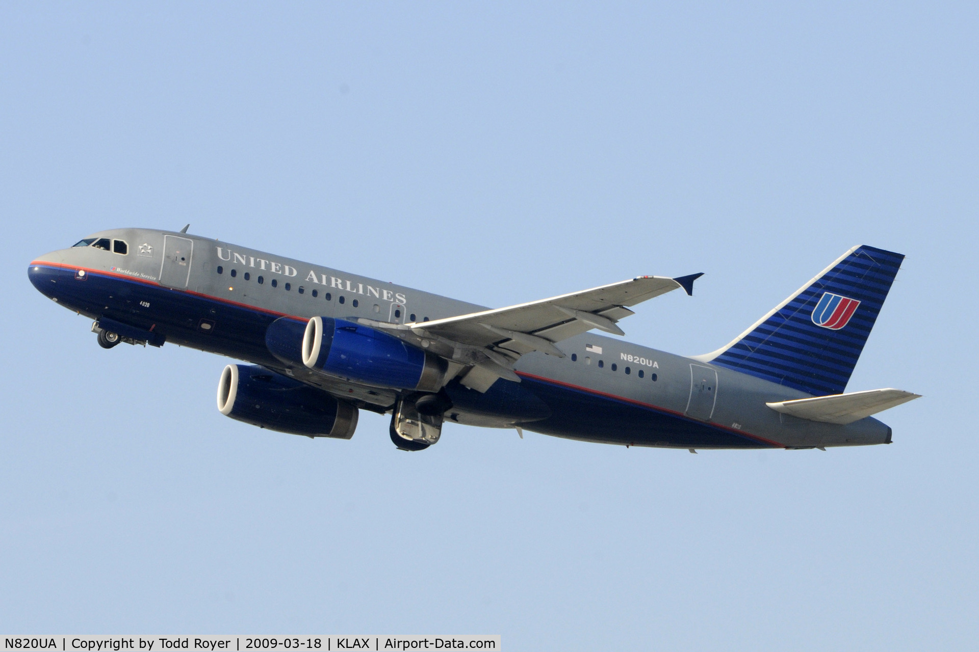 N820UA, 1998 Airbus A319-131 C/N 898, Departing LAX on 25R