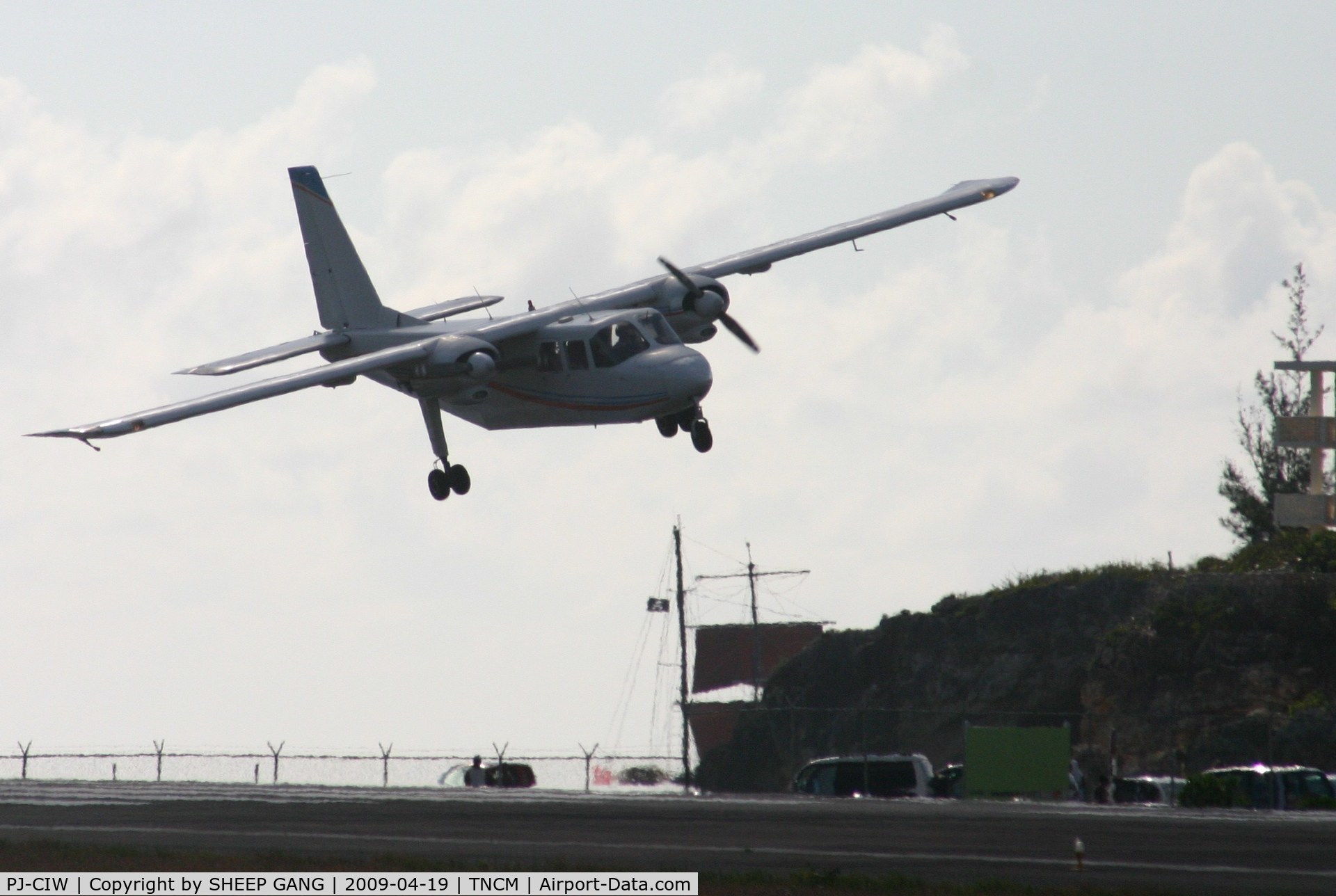 PJ-CIW, 1978 Britten-Norman BN-2B-26 Islander C/N 876R, Landing 10