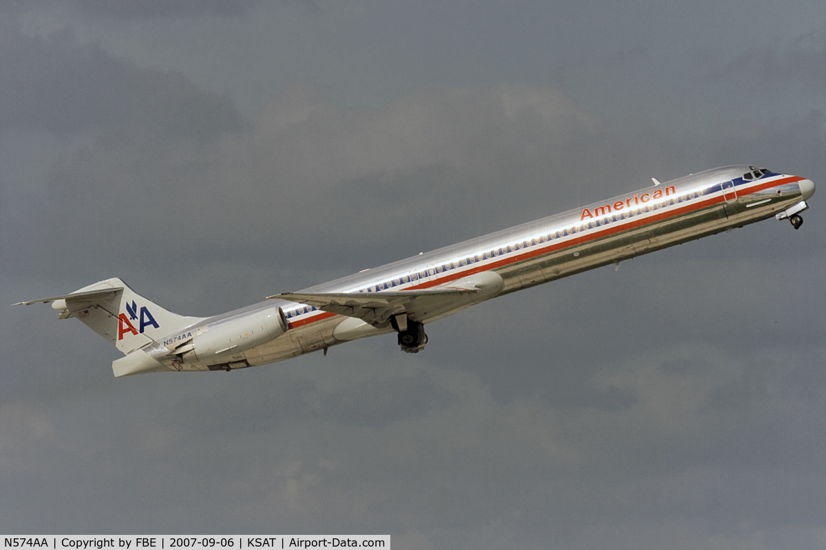 N574AA, 1991 McDonnell Douglas MD-82 (DC-9-82) C/N 53151, eastern departure at KSAT