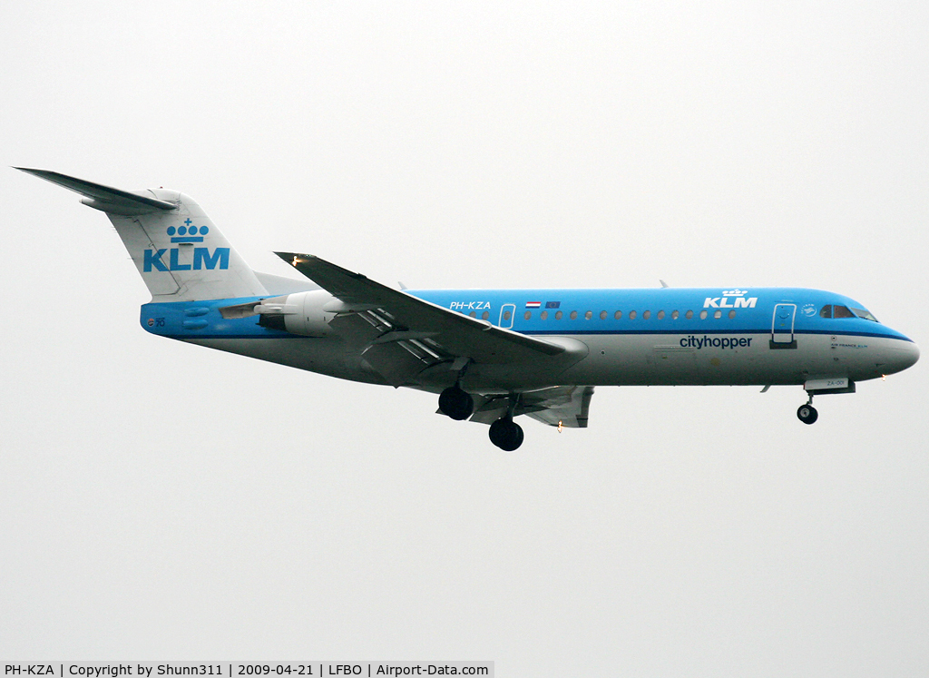 PH-KZA, 1996 Fokker 70 (F-28-070) C/N 11567, Landing rwy 32L with new c/s