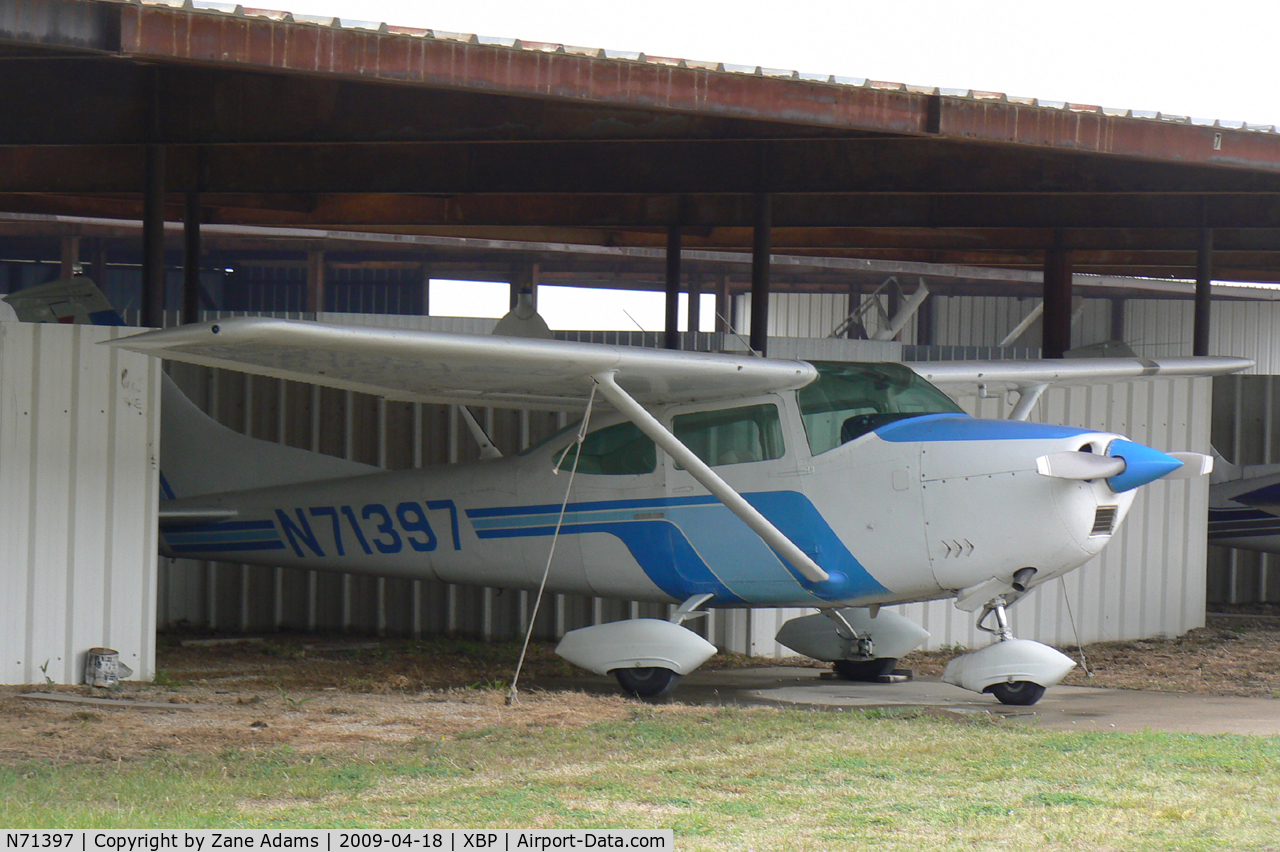 N71397, 1969 Cessna 182M Skylane C/N 18259606, At Bridgeport Municipal Airport