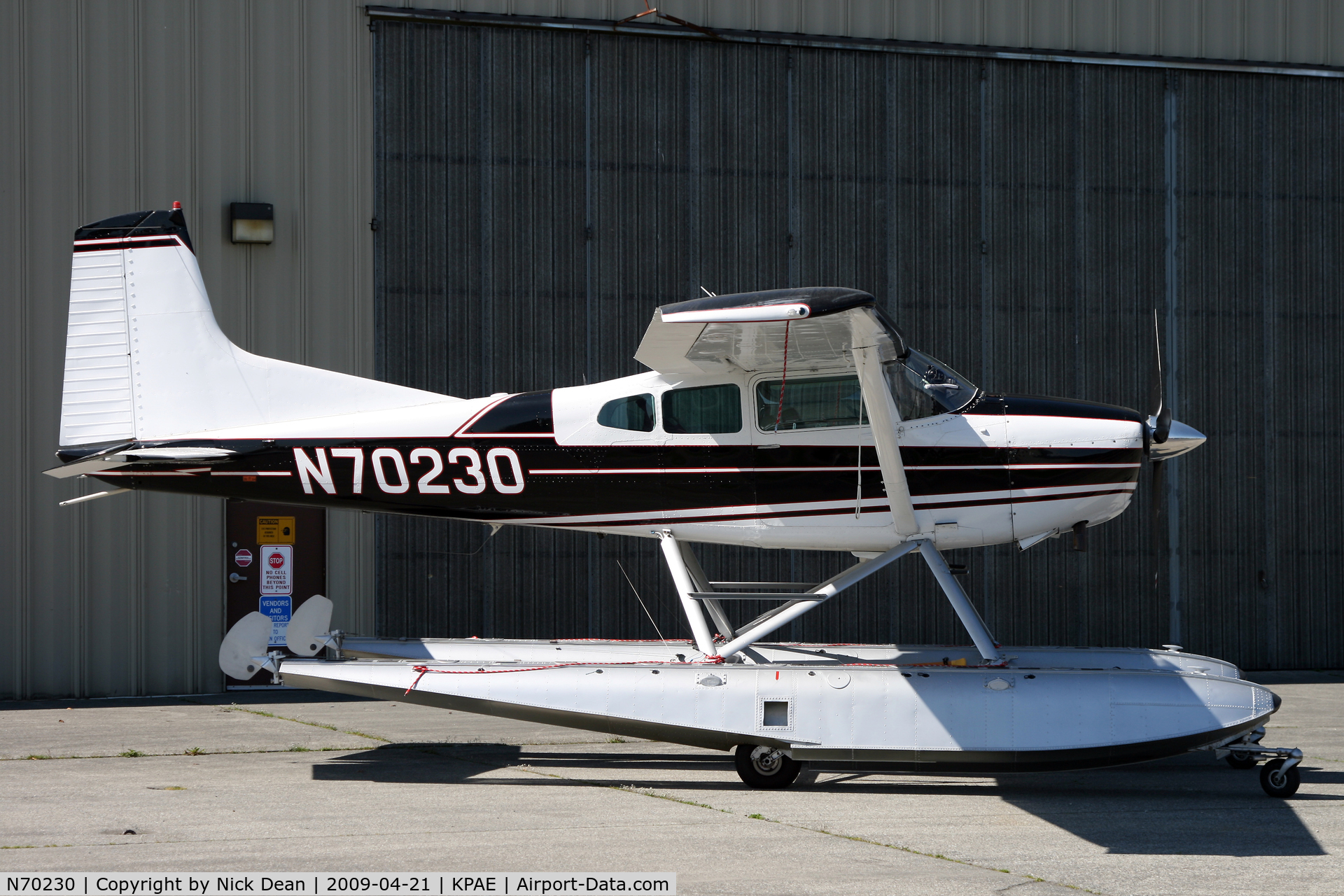 N70230, Cessna A185E Skywagon 185 C/N 18502072, KPAE