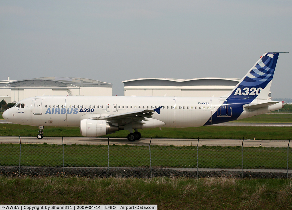 F-WWBA, 1987 Airbus A320-111 C/N 001, With new equipments for tests and only on left side this day...