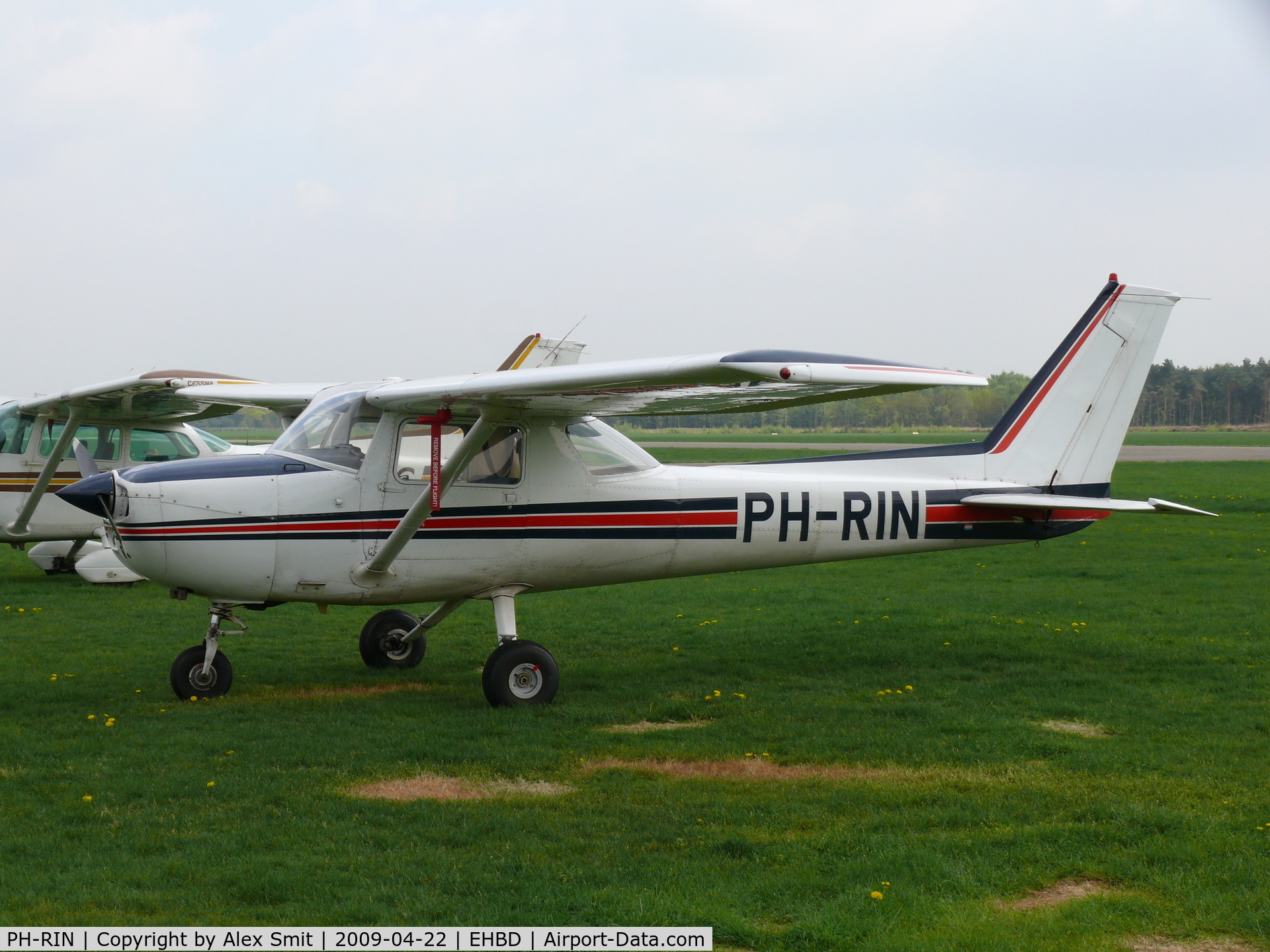 PH-RIN, 1977 Reims F150M C/N 1365, Cessna CF150M PH-RIN Luchtvaartbedrijf de Kempen