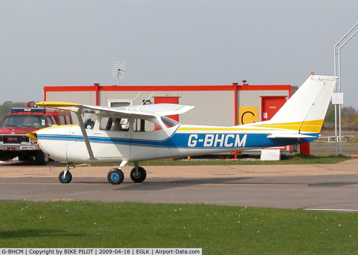 G-BHCM, 1967 Reims F172H Skyhawk C/N 0468, VISITING A/C GOING PAST THE PUMPS