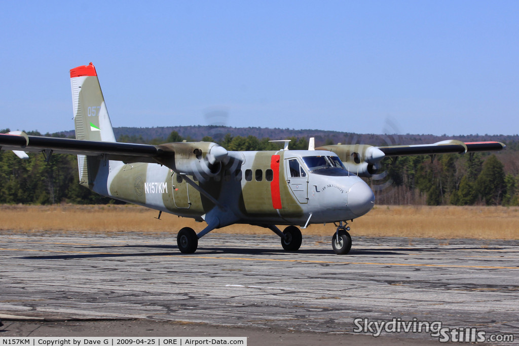 N157KM, 1967 De Havilland Canada DHC-6-100 Twin Otter C/N 057, Taxiing in to pick up more skydivers.