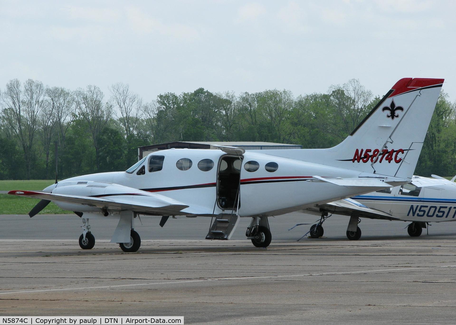 N5874C, Cessna 421C Golden Eagle C/N 421C0882, Parked at the Shreveport Downtown airport.