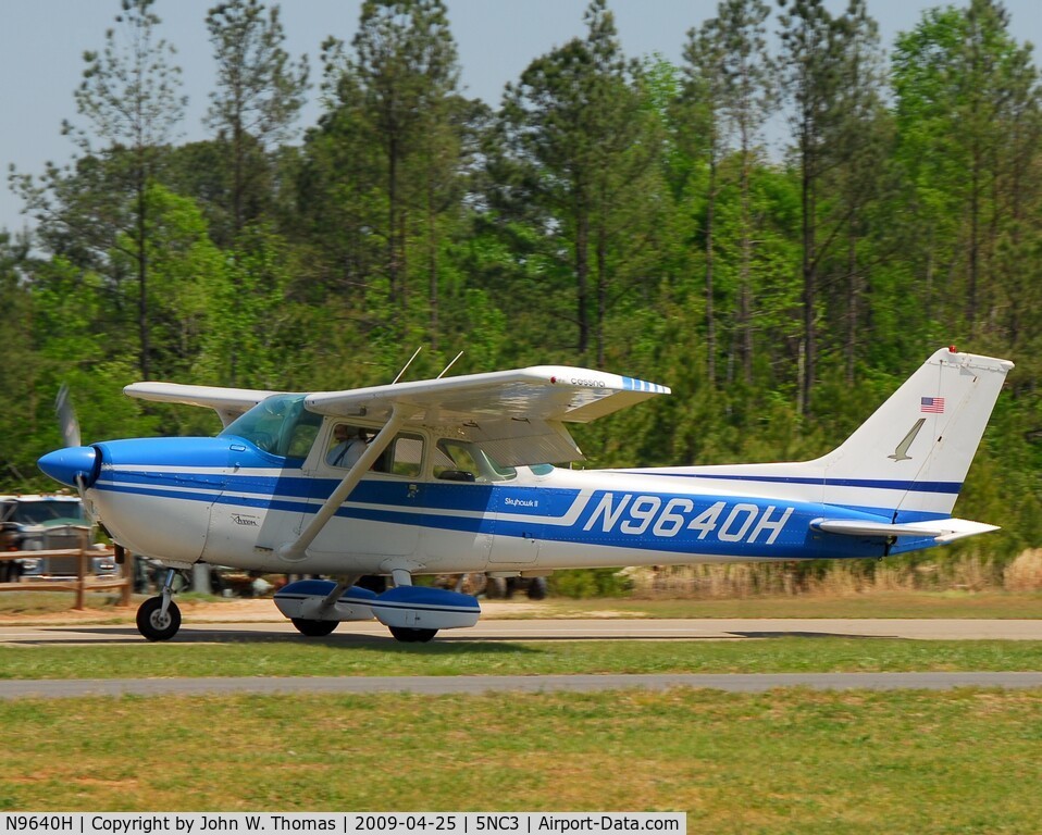 N9640H, 1975 Cessna 172M C/N 17266287, Departing runway 31
