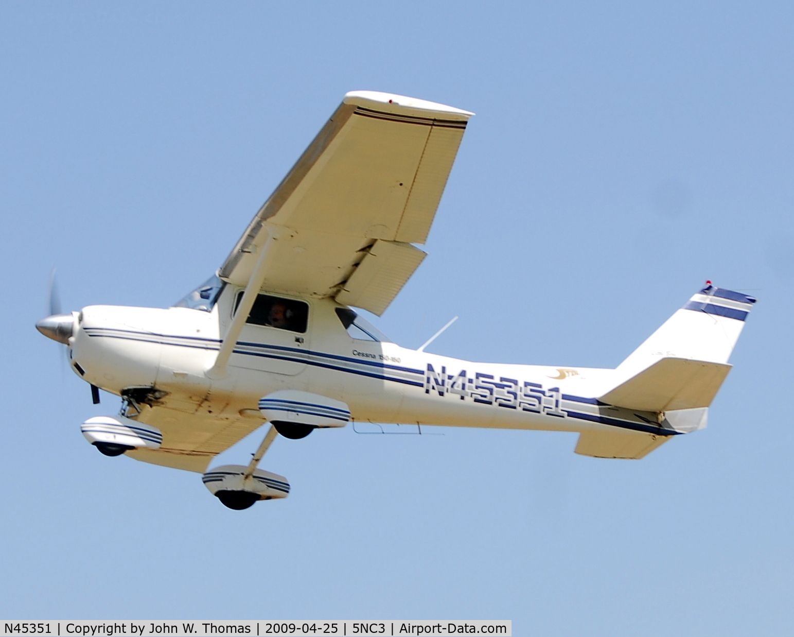 N45351, 1975 Cessna 150M C/N 15076864, Departing runway 31