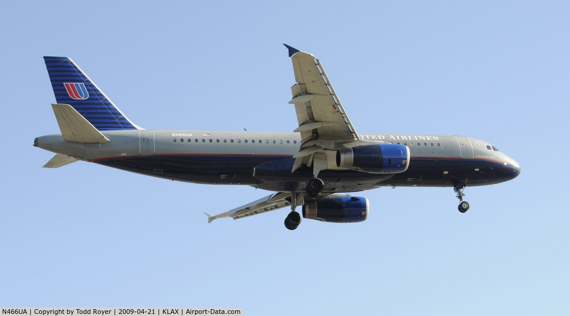 N466UA, 2000 Airbus A320-232 C/N 1343, Landing 24R at LAX