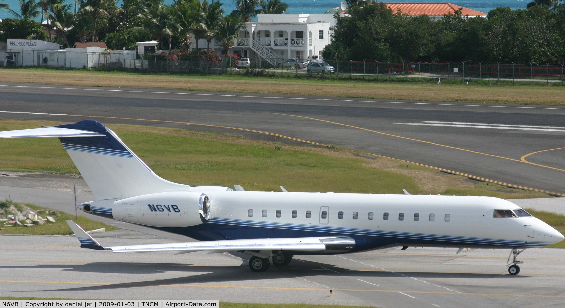 N6VB, 2004 Bombardier BD-700-1A10 Global Express C/N 9144, taxing runway 10