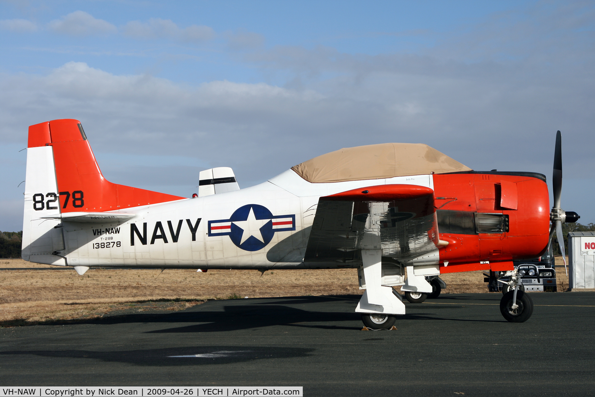 VH-NAW, 1962 North American T-28B Trojan C/N 200-349, YECH
