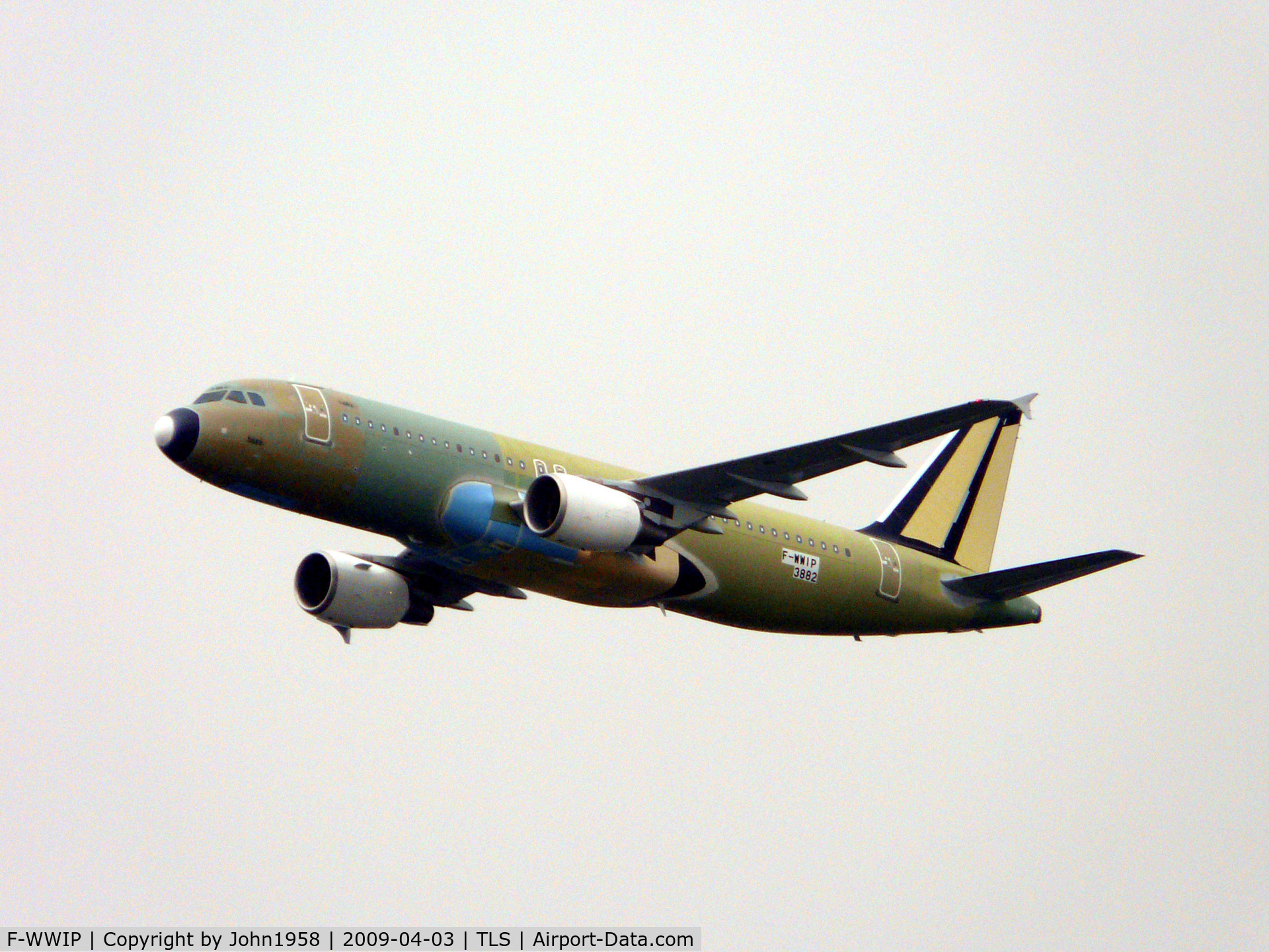 F-WWIP, 2009 Airbus A320-216 C/N 3882, A320, msn 3882, for Iberia, taking off for a test flight in primer colours