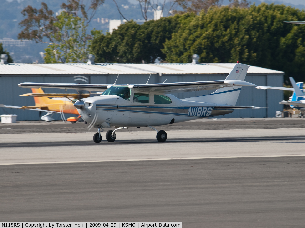 N118RS, 1974 Cessna T210L Turbo Centurion C/N 21060583, N118RS departing from RWY 21