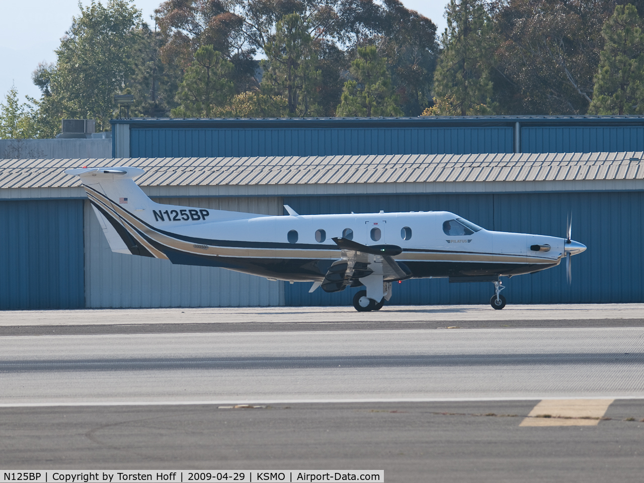 N125BP, 2008 Pilatus PC-12/47E C/N 1012, N125BP taxiing