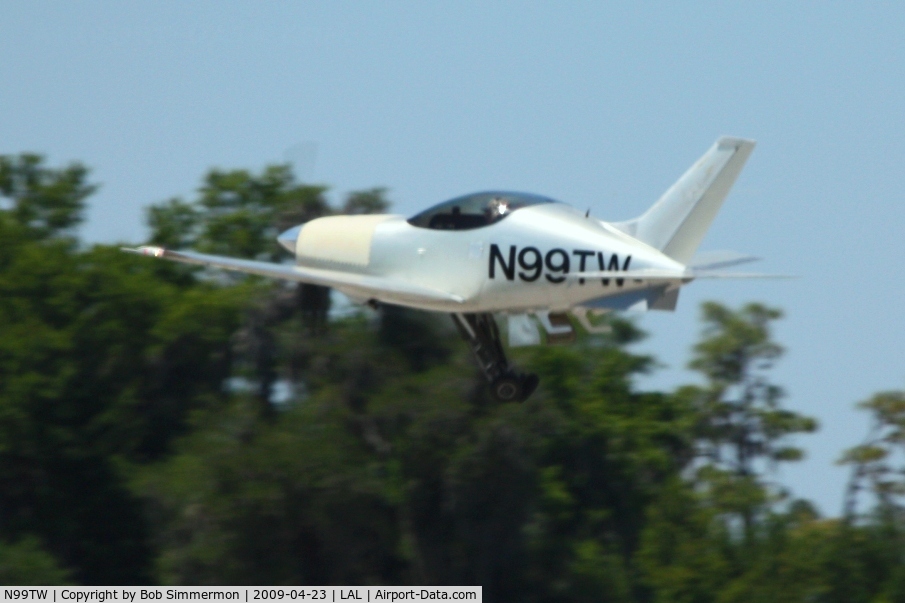 N99TW, Questair Venture C/N V110PN, Departing Sun N Fun 2009 - Lakeland, Florida