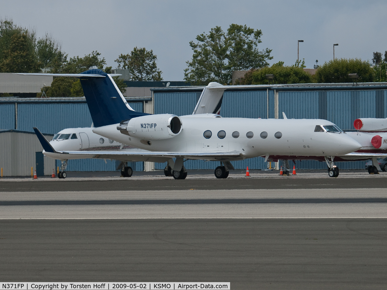 N371FP, 1999 Gulfstream Aerospace G-IV C/N 1371, N371FP taxiing