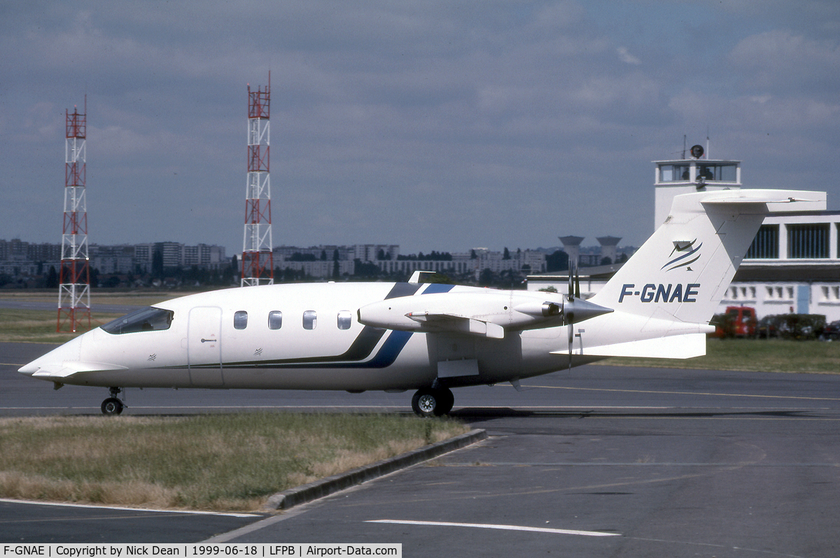 F-GNAE, 1993 Piaggio P-180 Avanti C/N 1020, LFPB