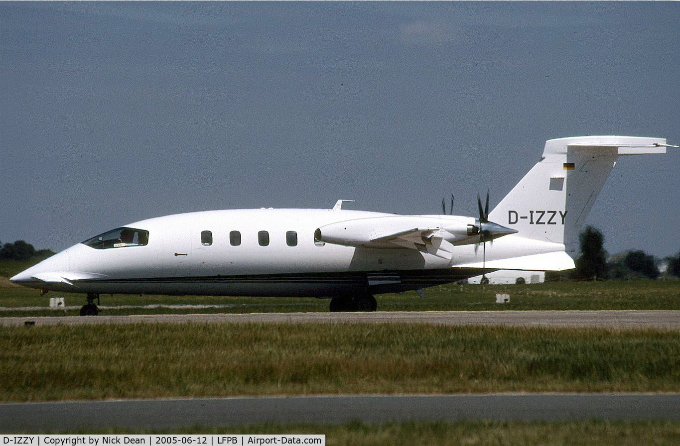 D-IZZY, 1999 Piaggio P-180 Avanti C/N 1034, LFPB