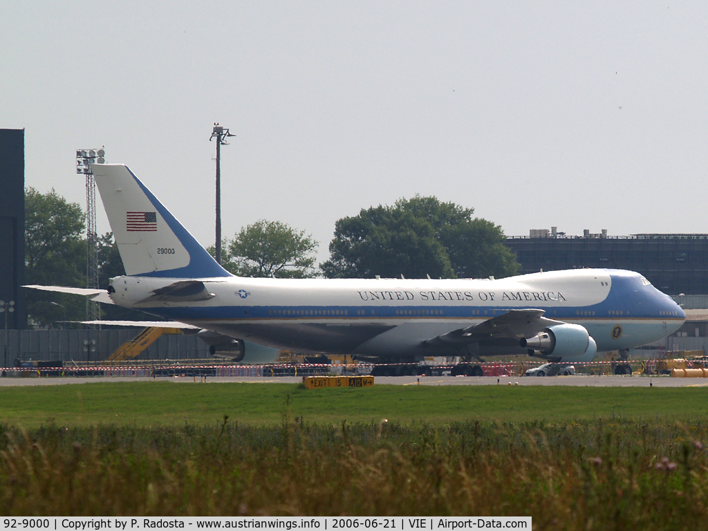 92-9000, 1987 Boeing VC-25A C/N 23825, Air Force One with George W. Bush visited VIE in June 2006